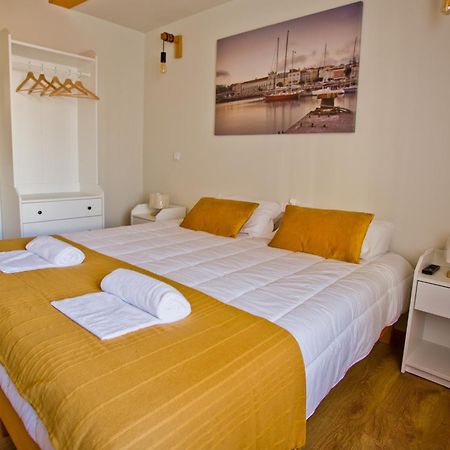 Guest House 10 De Agosto فيغيورا دا فوز المظهر الخارجي الصورة
