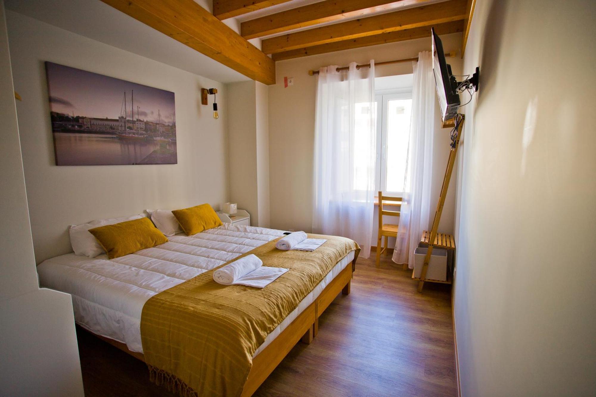 Guest House 10 De Agosto فيغيورا دا فوز المظهر الخارجي الصورة