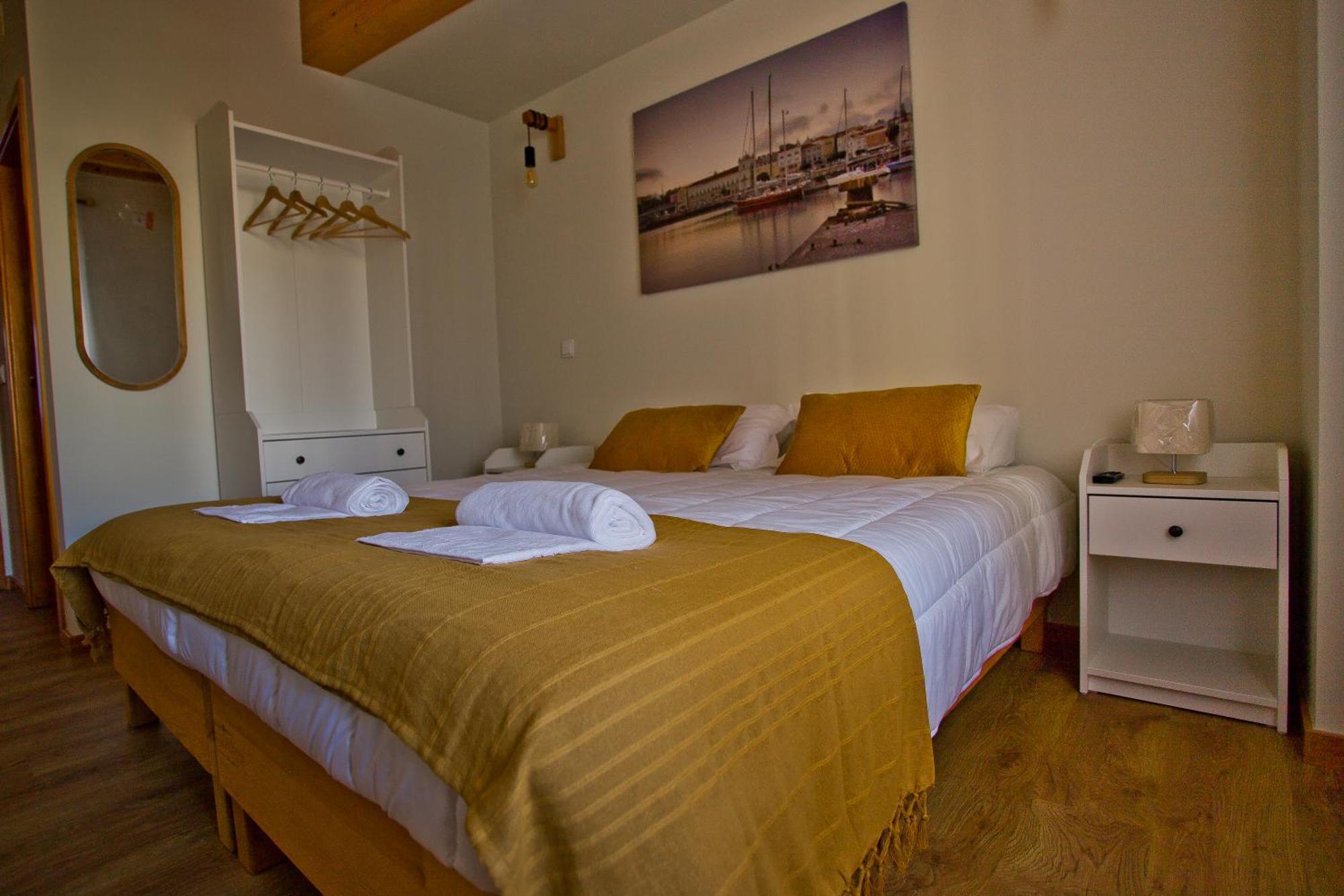 Guest House 10 De Agosto فيغيورا دا فوز المظهر الخارجي الصورة